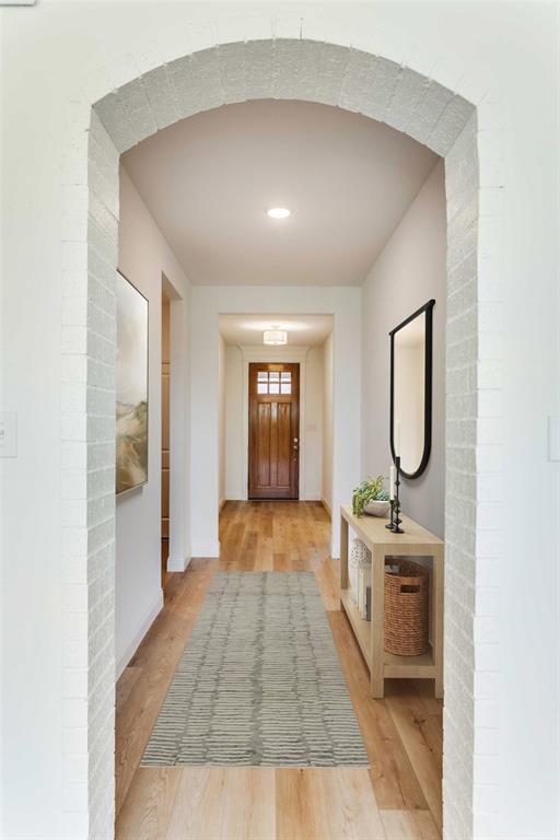 2716 Glasgow Way Property Photo 3