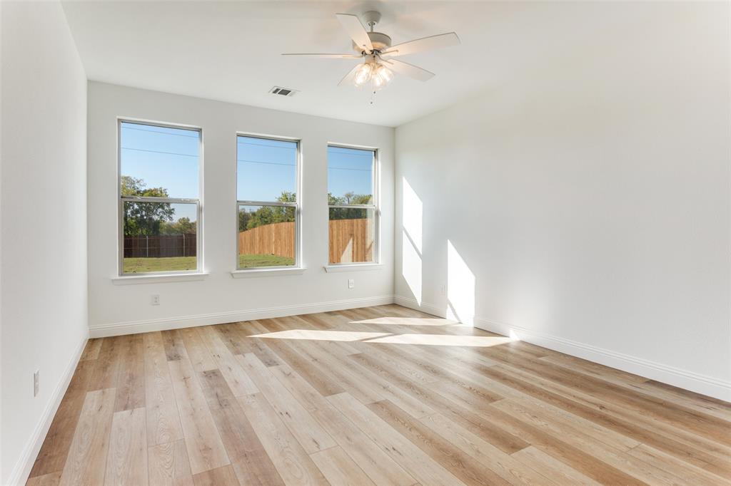 2716 Glasgow Way Property Photo 8