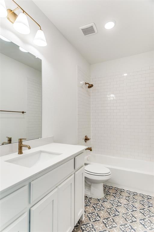 2716 Glasgow Way Property Photo 11