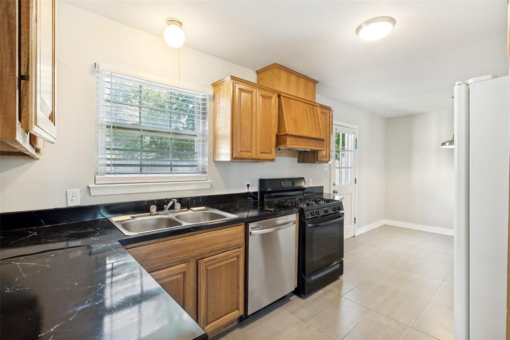 10932 Dunaway Drive Property Photo 9