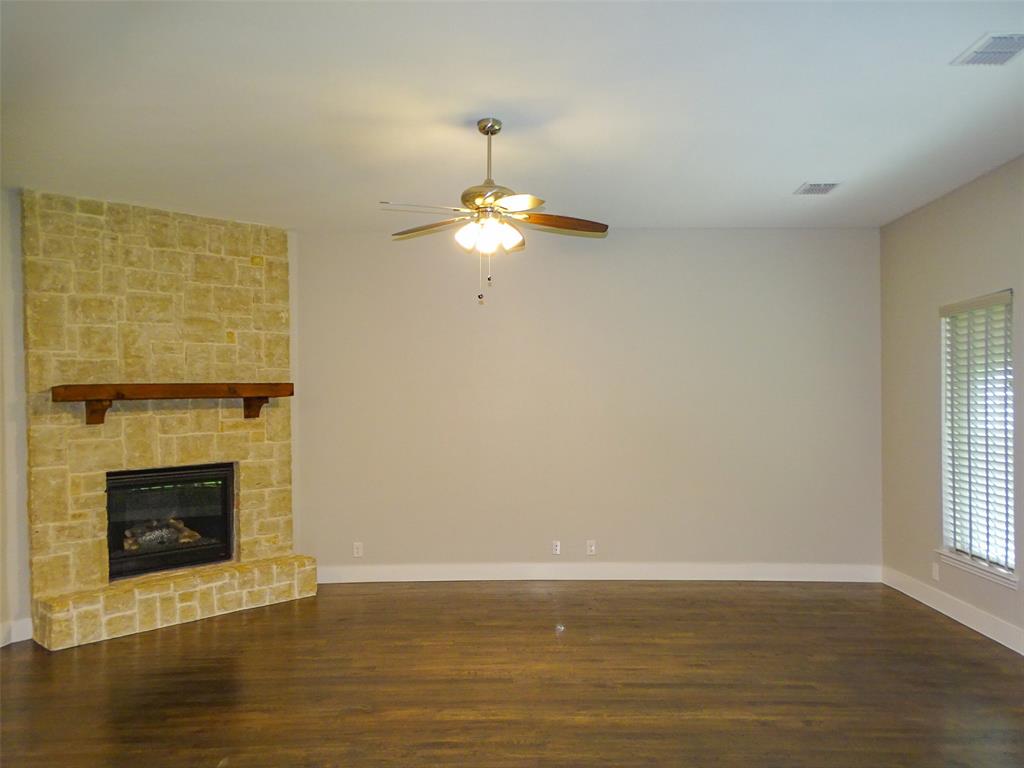 2125 Flora Lane Property Photo 8
