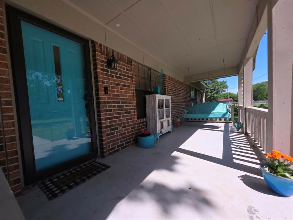 900 S 8th Avenue Property Photo 3