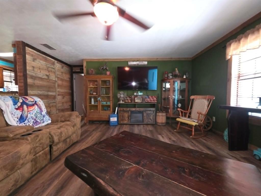 900 S 8th Avenue Property Photo 6