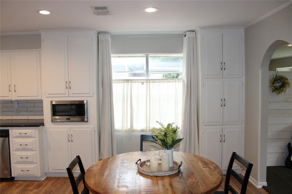 4900 Lake Hurst Drive Property Photo 6