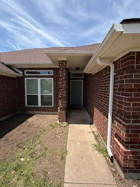 906 Busby Property Photo 3