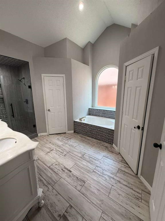 906 Busby Property Photo 14