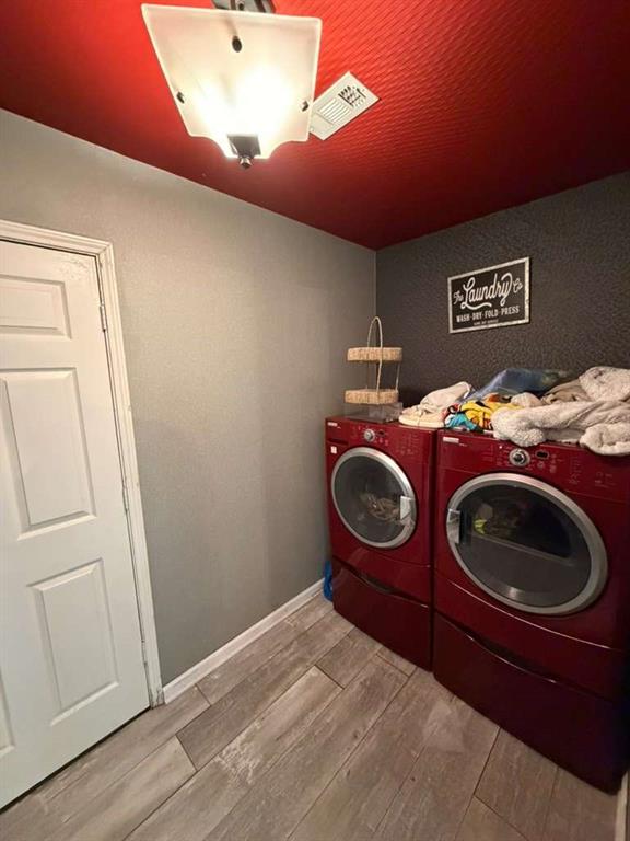 906 Busby Property Photo 24