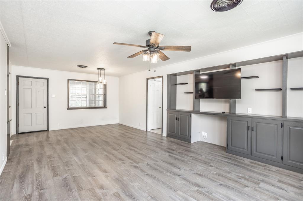 215 E Tennie Street Property Photo 6