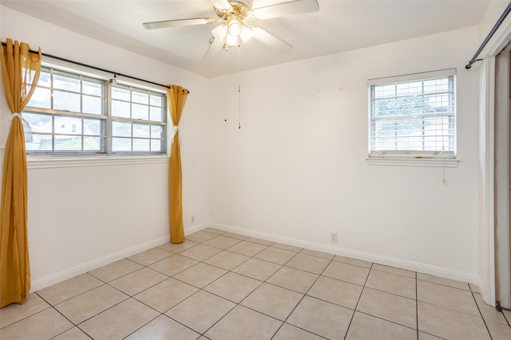 215 E Tennie Street Property Photo 23
