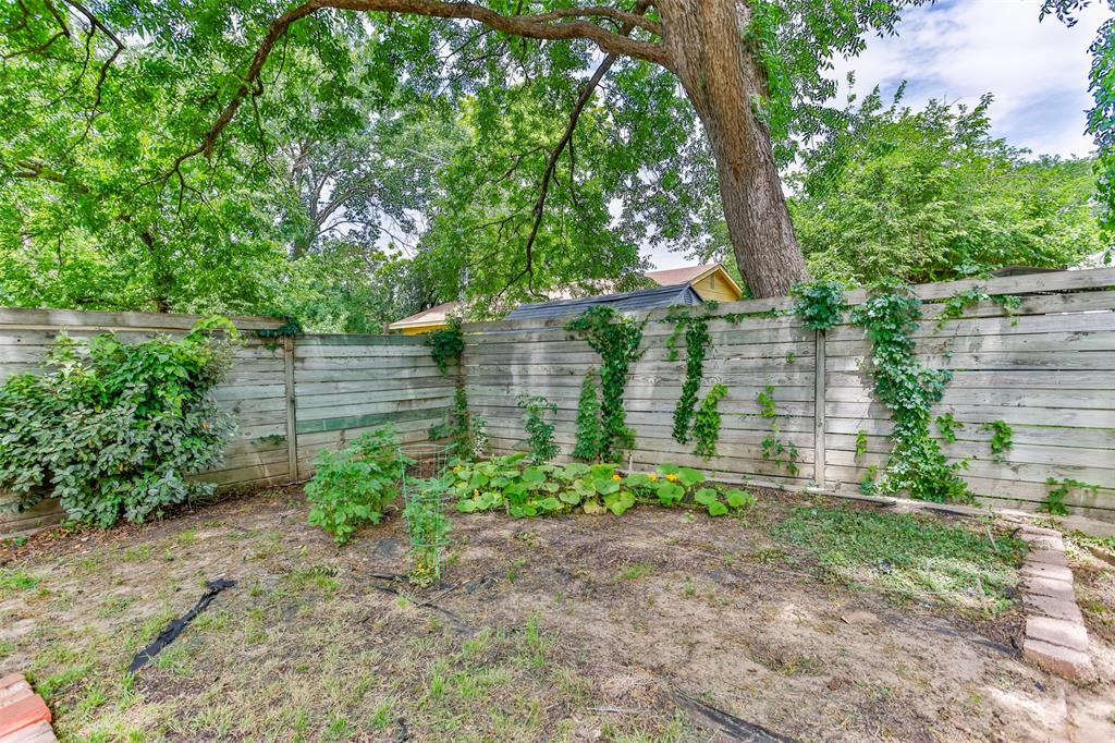 215 E Tennie Street Property Photo 37