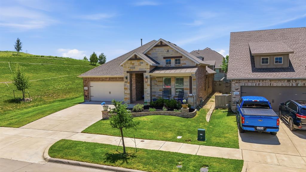 2301 Mockingbird Court Property Photo 4