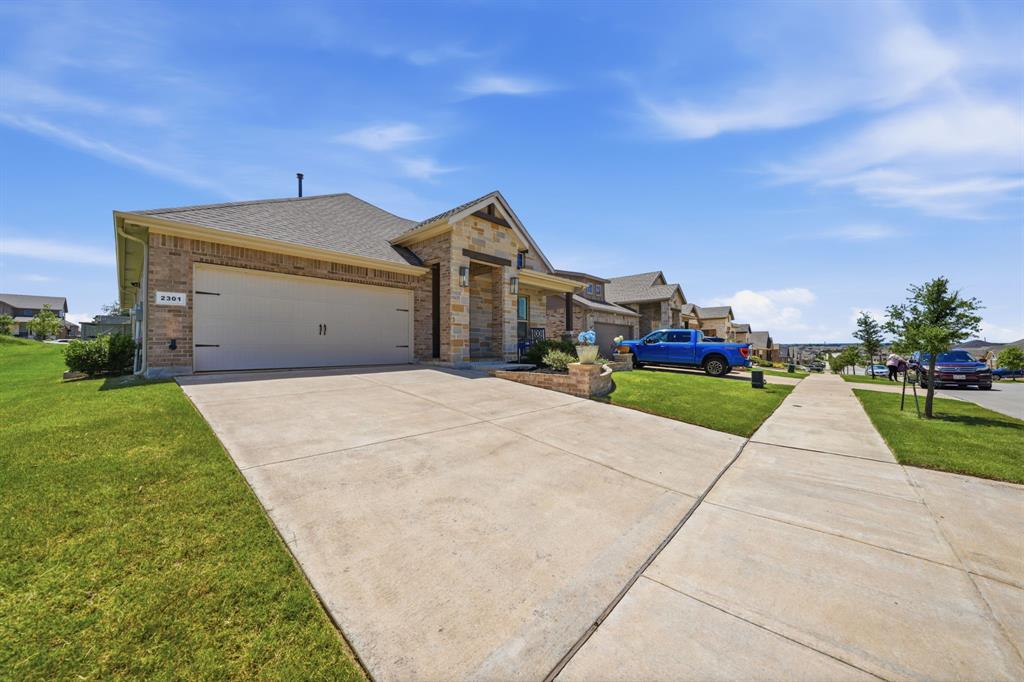 2301 Mockingbird Court Property Photo 8