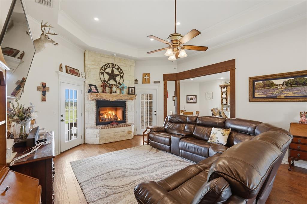 8737 E Fm 1567 Property Photo 4