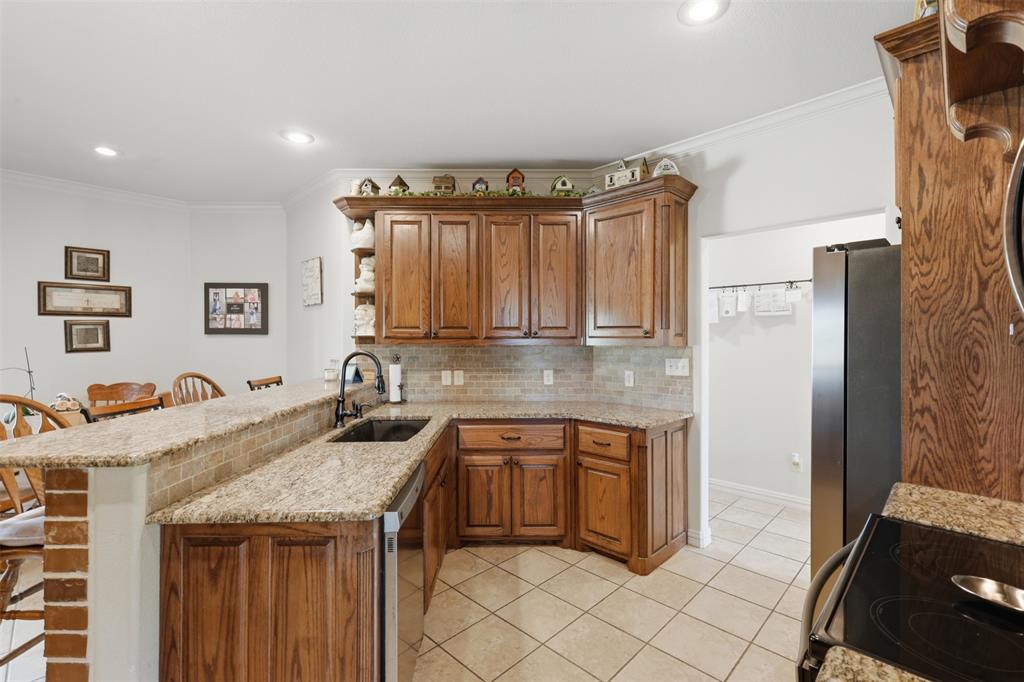 8737 E Fm 1567 Property Photo 6