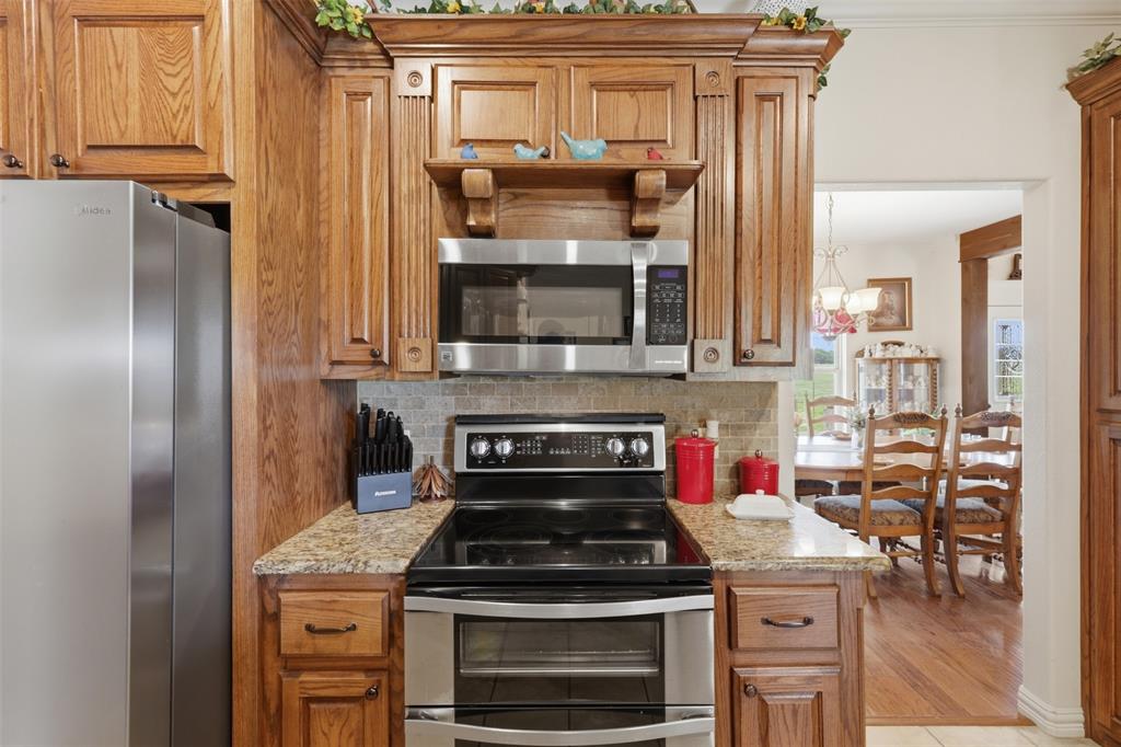 8737 E Fm 1567 Property Photo 8