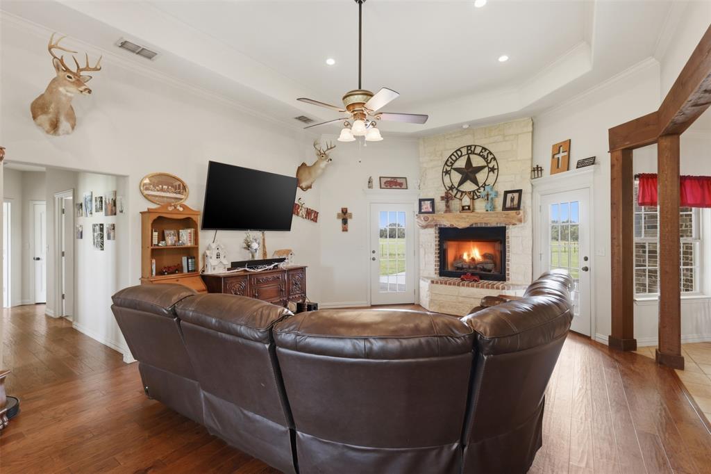 8737 E Fm 1567 Property Photo 10
