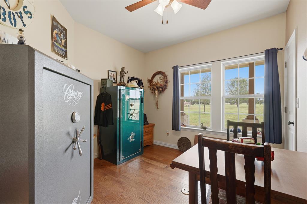 8737 E Fm 1567 Property Photo 12