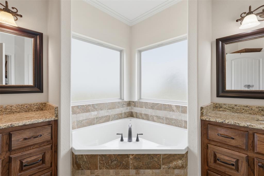 8737 E Fm 1567 Property Photo 14