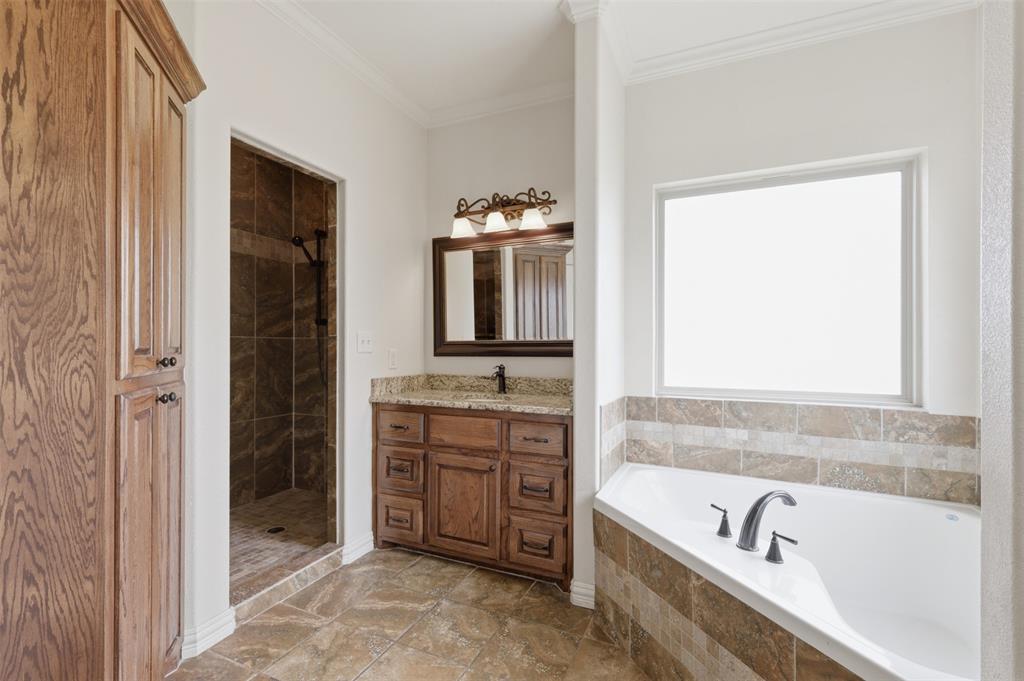 8737 E Fm 1567 Property Photo 15