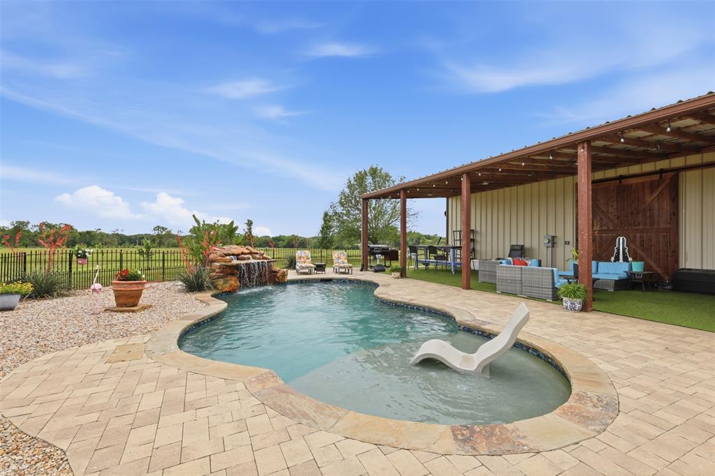 8737 E Fm 1567 Property Photo 27