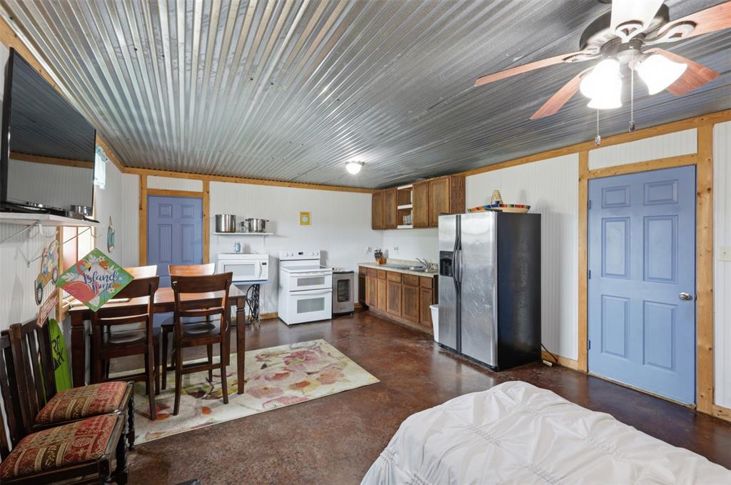 8737 E Fm 1567 Property Photo 31