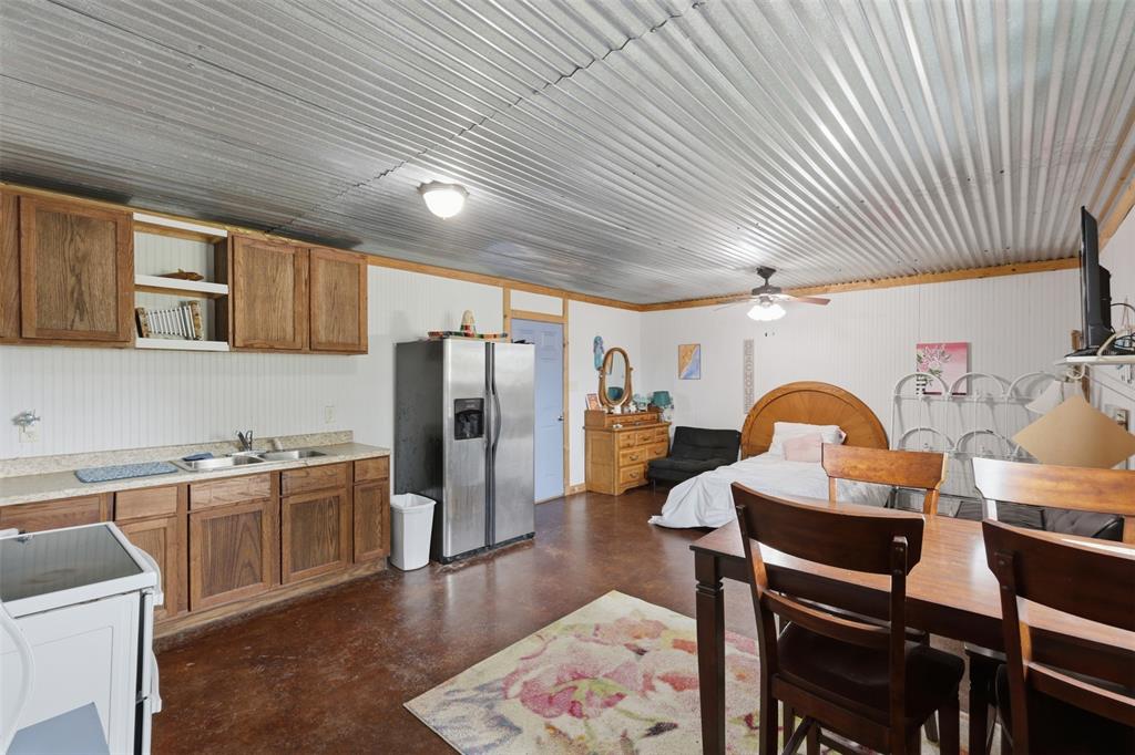 8737 E Fm 1567 Property Photo 32