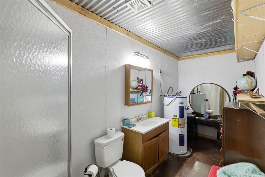 8737 E Fm 1567 Property Photo 33