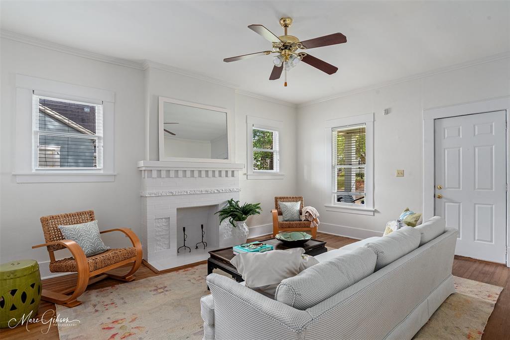 935 Elmwood Street Property Photo 3