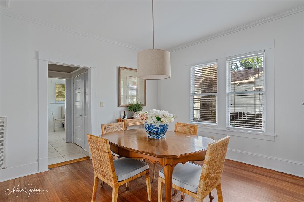 935 Elmwood Street Property Photo 4