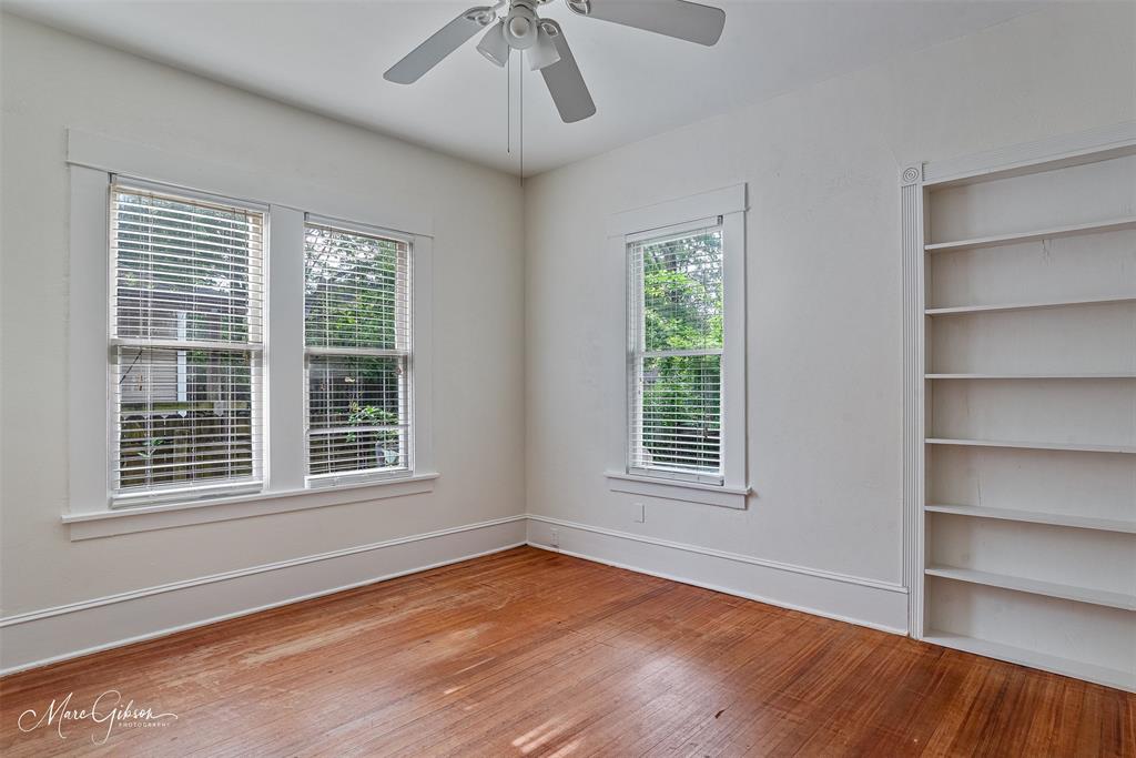 935 Elmwood Street Property Photo 10