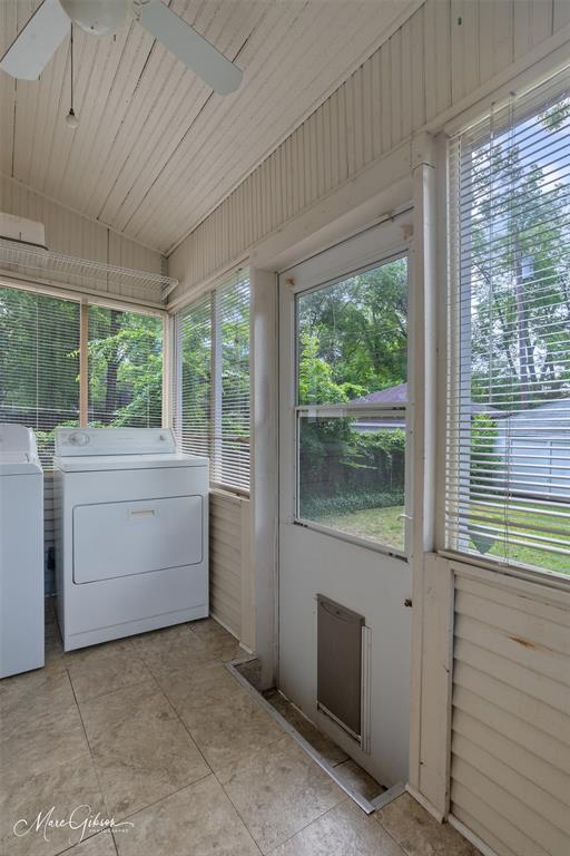 935 Elmwood Street Property Photo 16