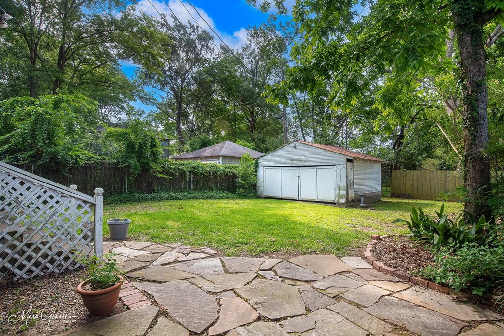 935 Elmwood Street Property Photo 17