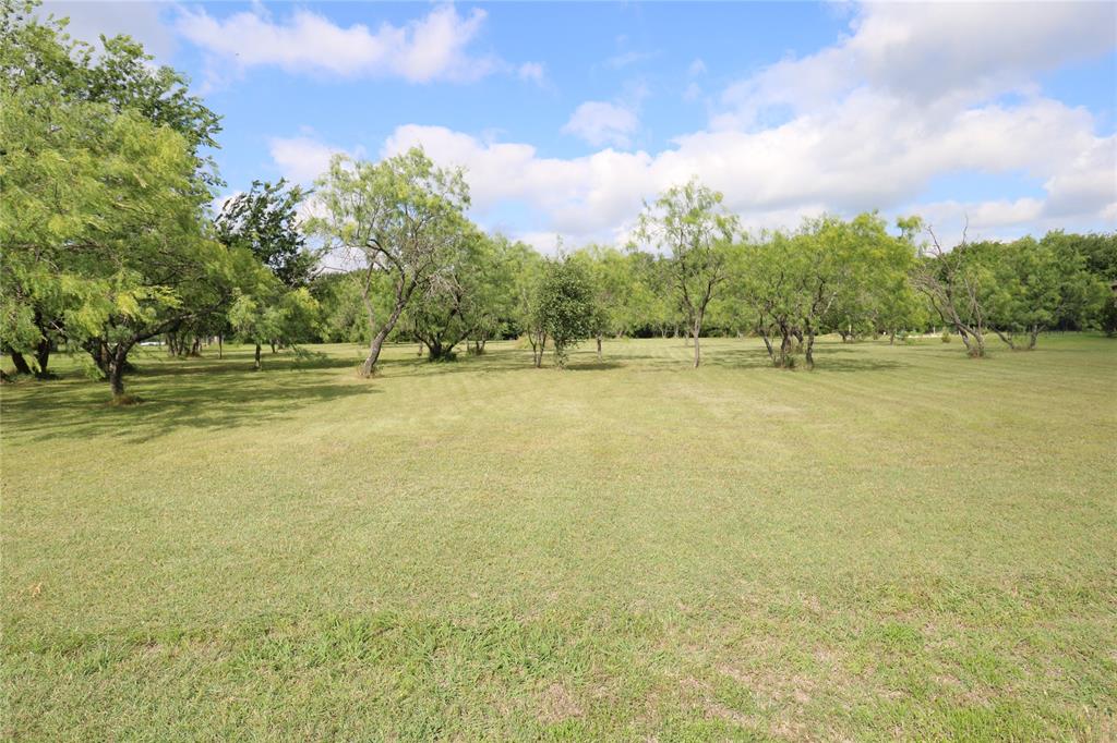 1090 Eagle Pass Property Photo 2