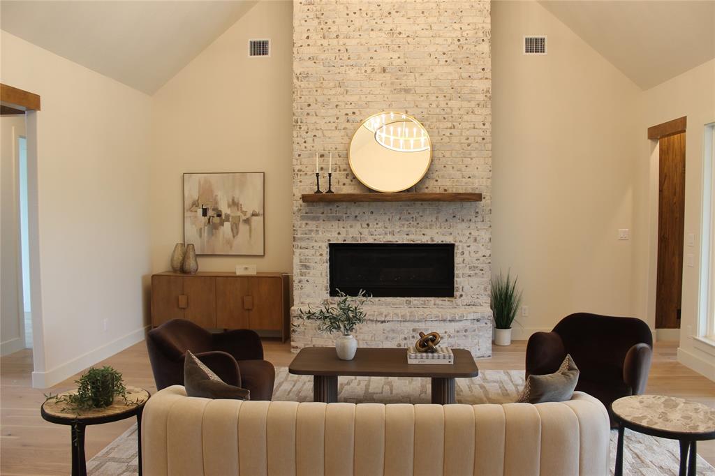 1090 Eagle Pass Property Photo 17