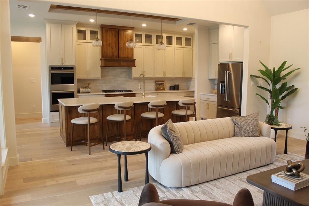 1090 Eagle Pass Property Photo 19