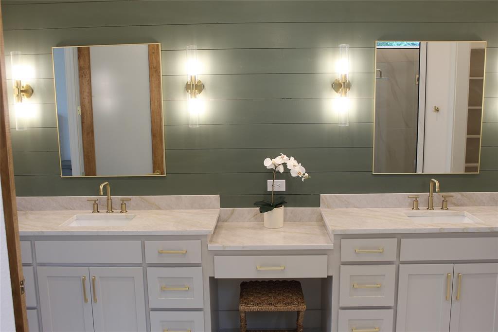 1090 Eagle Pass Property Photo 31