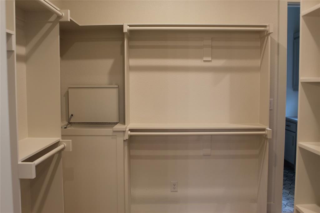 1090 Eagle Pass Property Photo 32