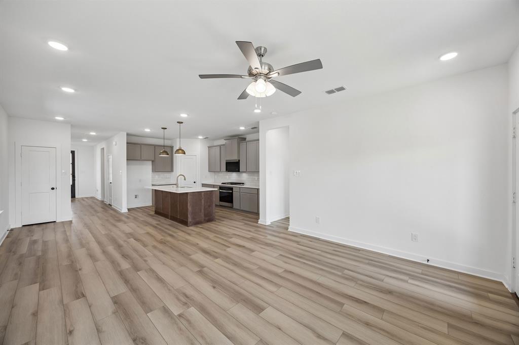 4869 Dee Street Property Photo 8