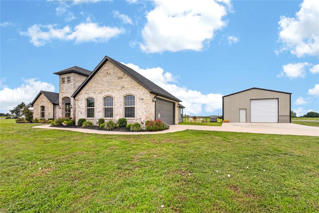 1705 S Fm 1752 Property Photo 3