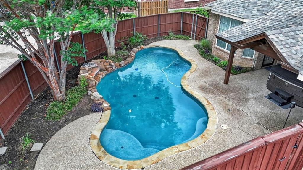 402 Montclair Drive Property Photo 3