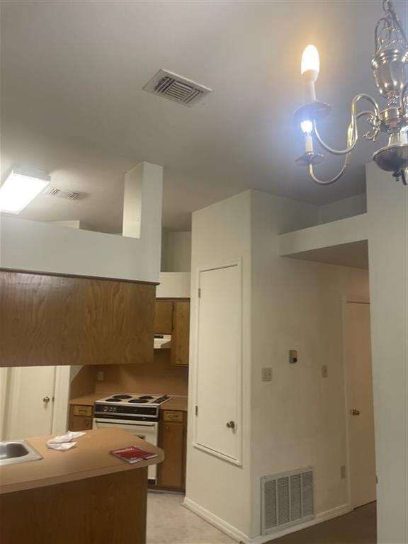 1410 Williamsburg Drive Property Photo 11