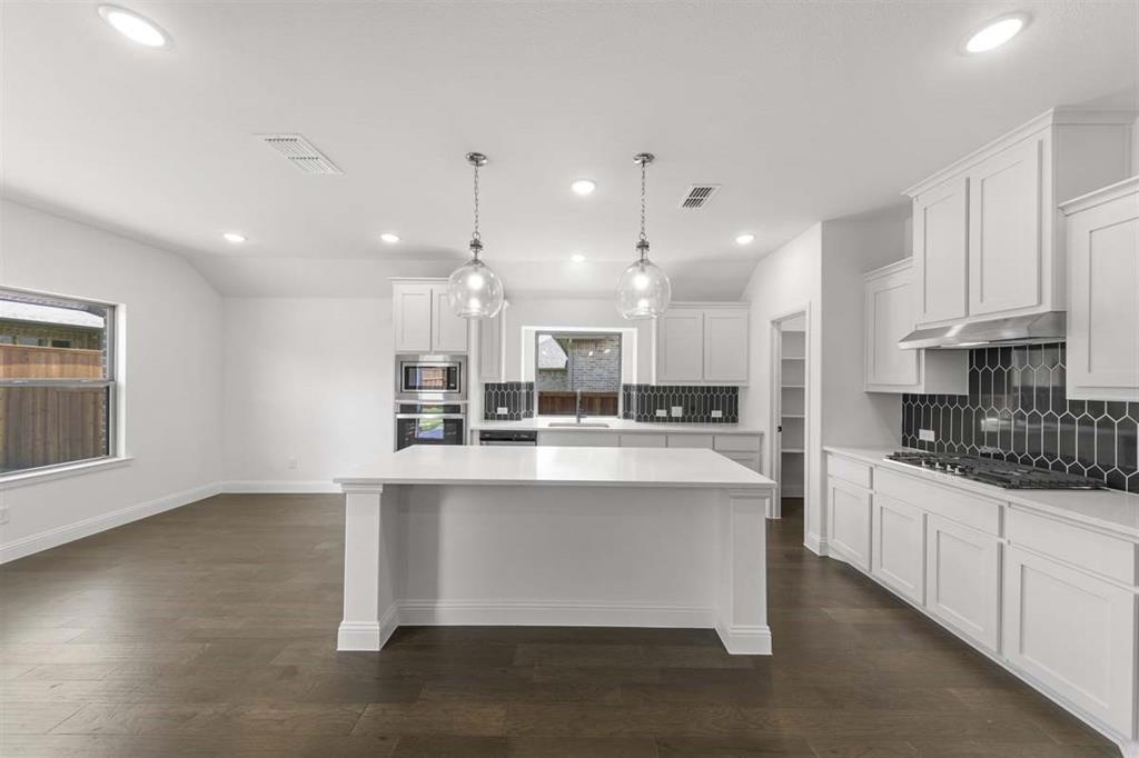 700 Brazos Drive Property Photo 3