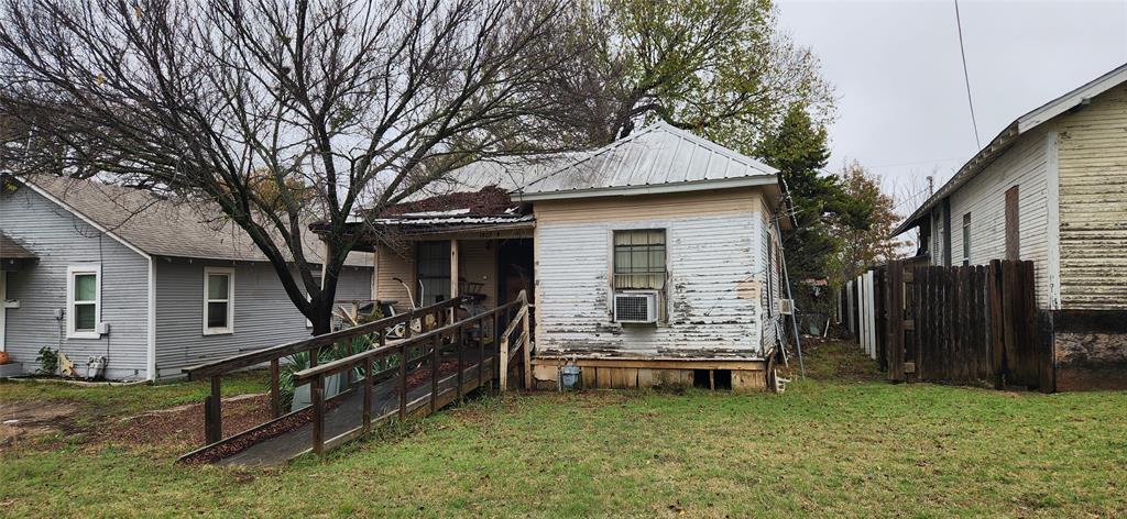 1407 E Wells Avenue Property Photo 1