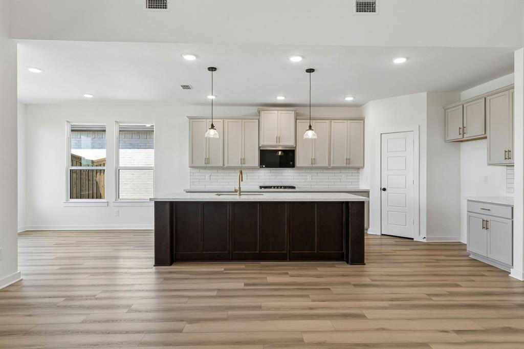 4748 Farmers Drive Property Photo 8