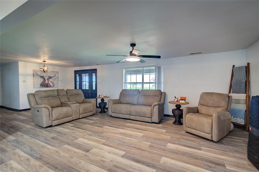 346 County Road 3501 Property Photo 6