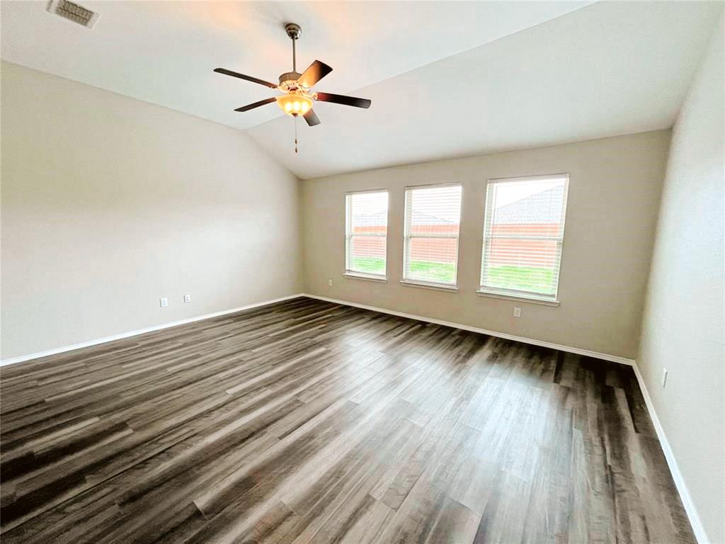 2927 Rosemount Lane Property Photo 3