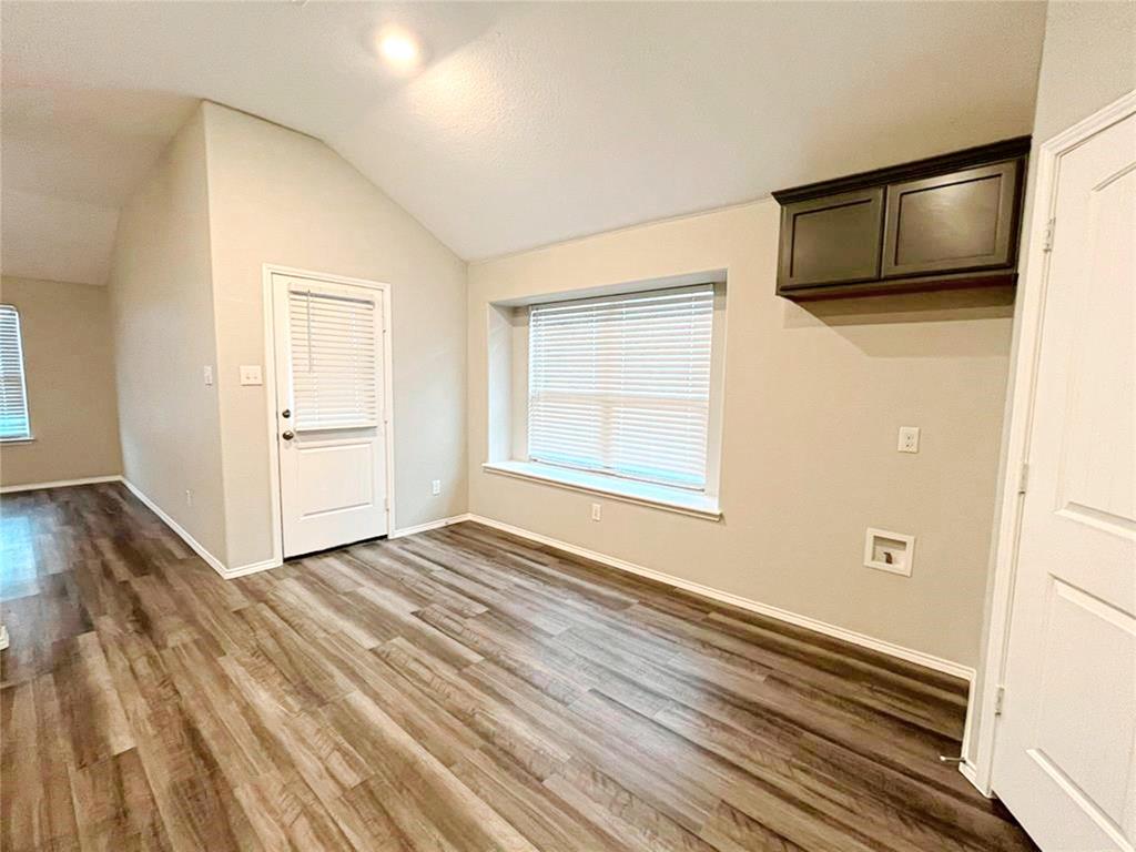 2927 Rosemount Lane Property Photo 6
