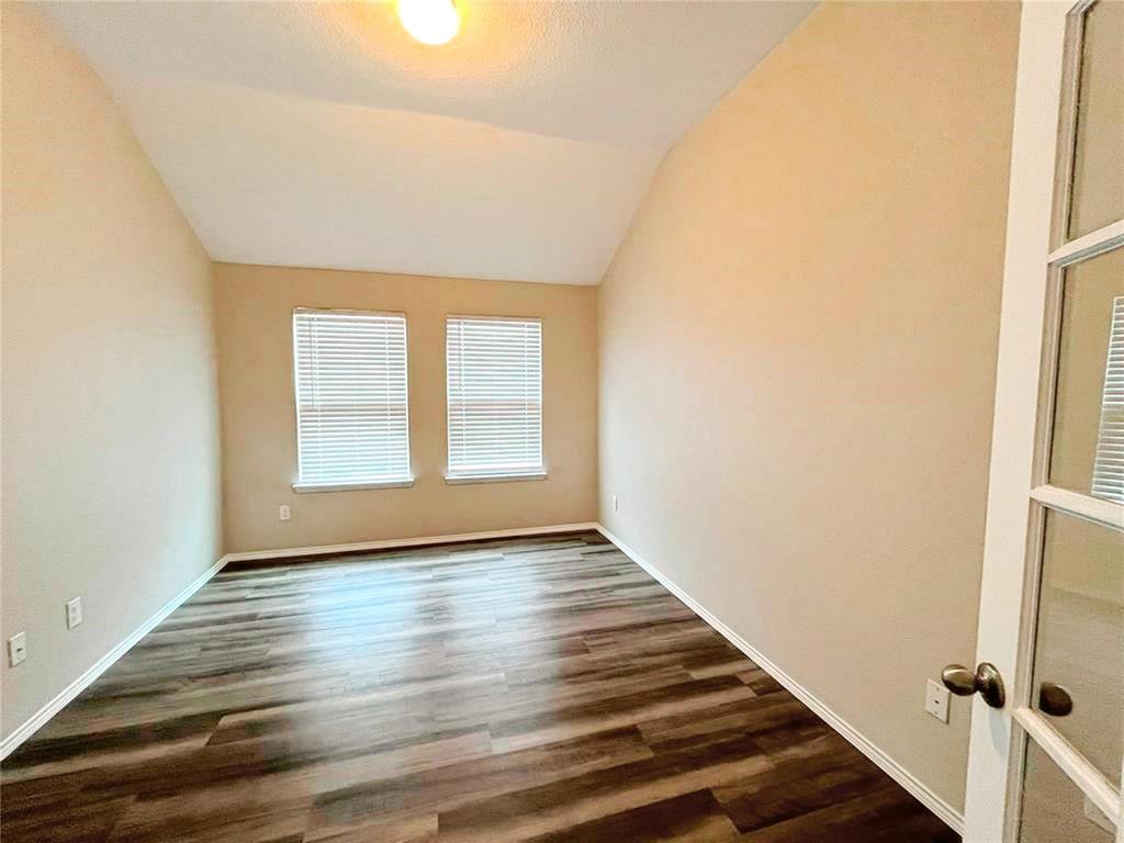 2927 Rosemount Lane Property Photo 7
