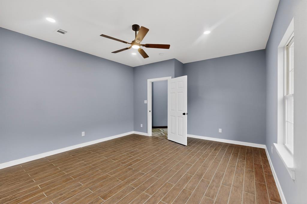 800 Oak Creek Drive Property Photo 11