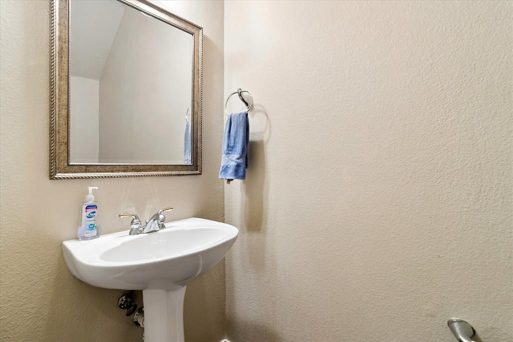 2374 Aspermount Drive Property Photo 21